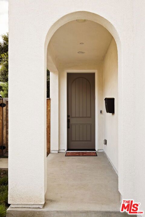 1426 South Sierra Bonita Avenue photo 2