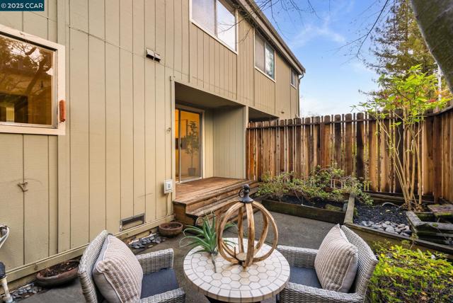 Image 31 of 38 For 101 Ascot Ct  B