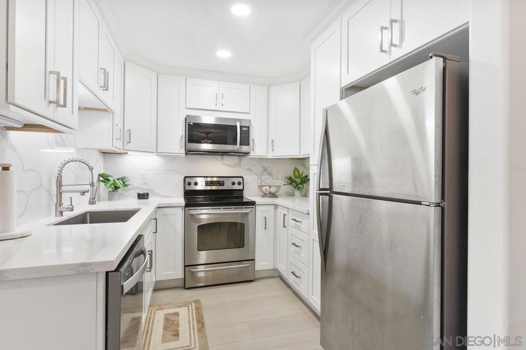 5055 Collwood Blvd - photo 9