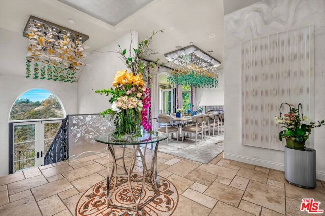 3110 Benedict Canyon Drive, Beverly Hills CA: https://media.crmls.org/mediaz/3ffe4227-7a7e-4f97-8598-50d4af3e0f92.jpg