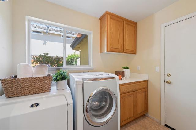 3582 Ridgecrest Way, Livermore CA: https://media.crmls.org/mediaz/3ffeb783-264b-4801-b7ee-afa9cf23f492.jpg