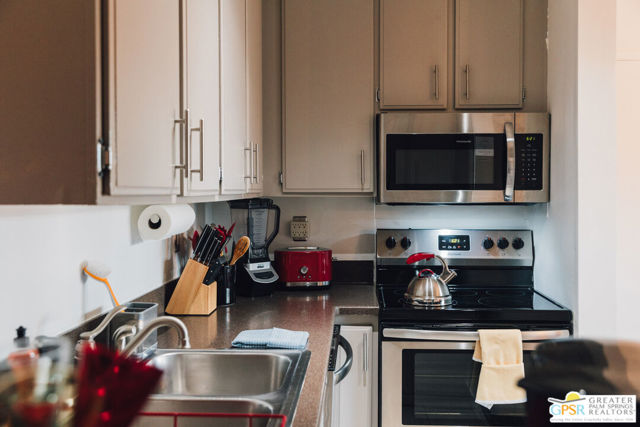 Image 12 of 25 For 467 Calle El Segundo  D24