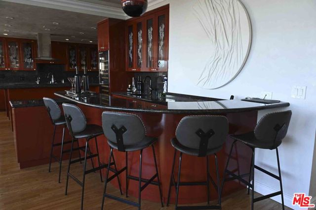 865 Comstock Avenue, Los Angeles CA: https://media.crmls.org/mediaz/3fff2de6-f4a9-481e-bac4-71be32873d51.jpg