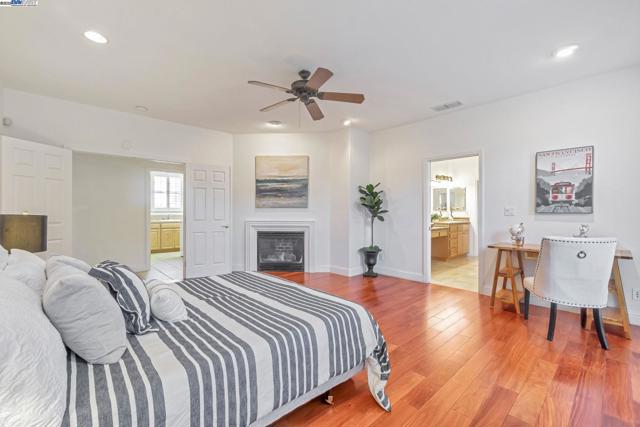 135 Cara Ct, Walnut Creek CA: https://media.crmls.org/mediaz/3fffb3b2-3efc-4e49-95b7-79254e562947.jpg