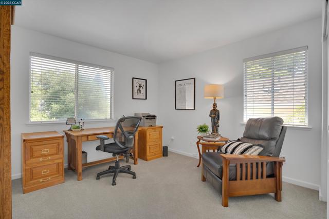 123 Williamson Ct, Martinez CA: https://media.crmls.org/mediaz/3fffee5e-2f1a-4ac4-b872-c27a5ea8aebe.jpg