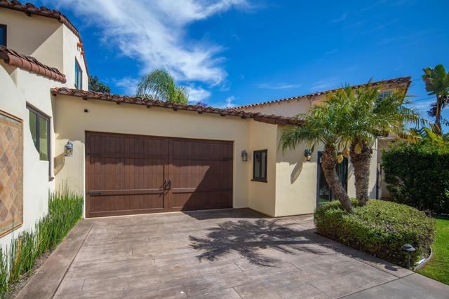 650 Glorietta Blvd, Coronado CA: https://media.crmls.org/mediaz/3fffff79-c81d-4c45-baef-6280bdd7394d.jpg