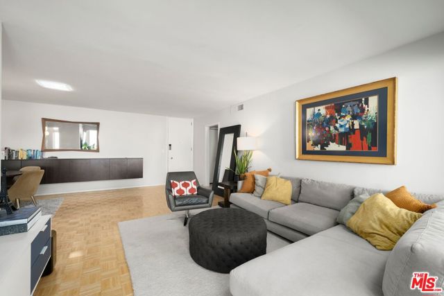 7949 Selma Avenue, Los Angeles CA: https://media.crmls.org/mediaz/40009313-0252-458d-af81-70b6c153ebd1.jpg