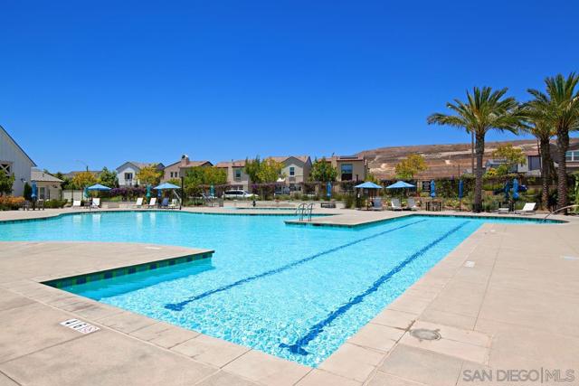 1091 Camino Cantera S, Chula Vista CA: https://media.crmls.org/mediaz/4000b8aa-36f2-43f9-8da3-e885c3aceb87.jpg