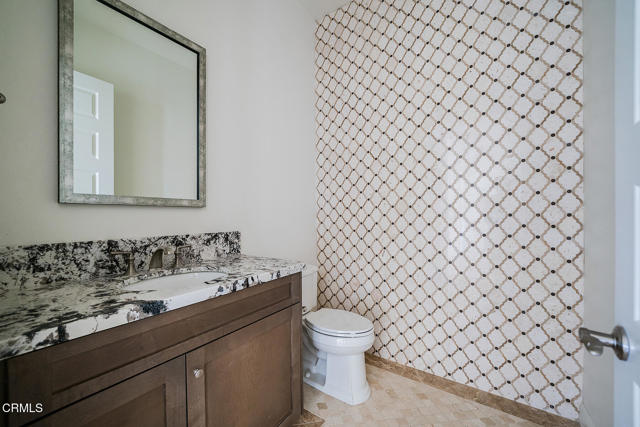 Detail Gallery Image 10 of 39 For 20156 W Cromwell Way, Porter Ranch,  CA 91326 - 5 Beds | 5/1 Baths