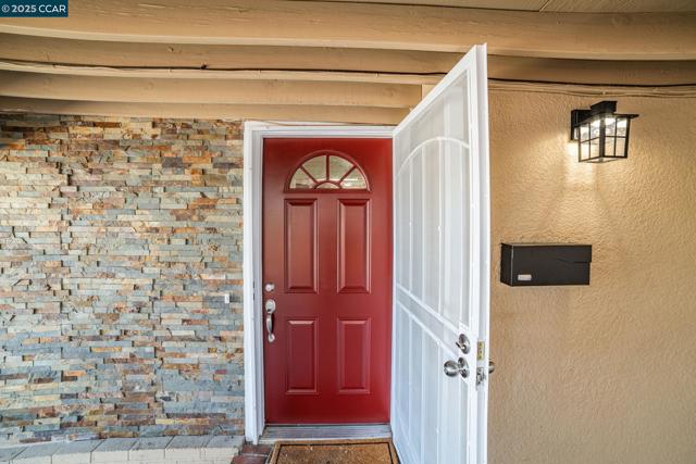 389 James St, Livermore CA: https://media.crmls.org/mediaz/40011a79-08c1-4e3e-acd6-e044cda45922.jpg