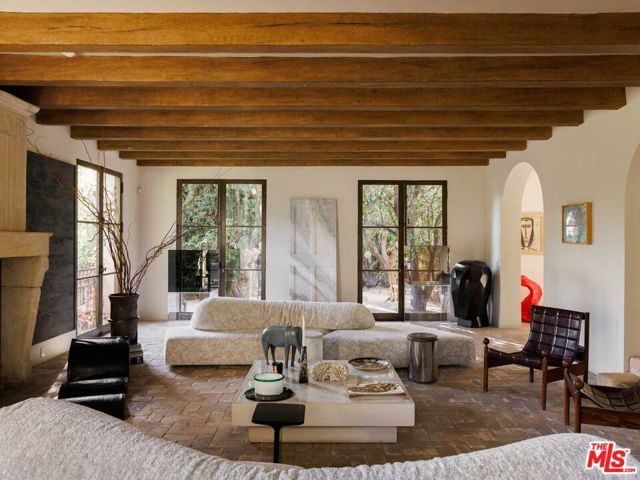 9606 Heather Road, Beverly Hills CA: https://media.crmls.org/mediaz/40019e9c-5ee6-409b-81d3-9f256a581617.jpg