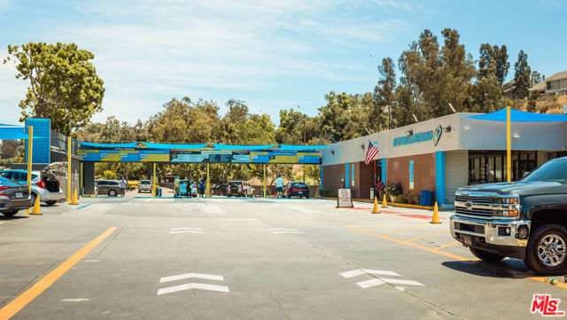 23156 Los Alisos Boulevard, Mission Viejo CA: https://media.crmls.org/mediaz/4001b150-cbb3-4a57-a0c9-89e2e8473d3f.jpg