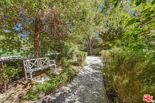 4947 Serrania Avenue photo 5