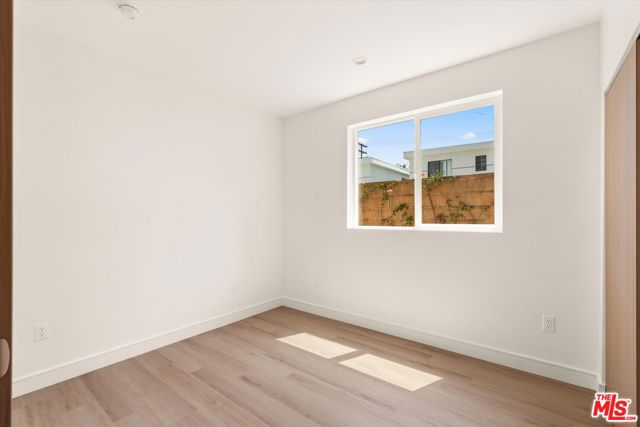 5912 Mammoth Avenue, Sherman Oaks CA: https://media.crmls.org/mediaz/4001d9d0-c3cf-459c-bfb9-fcaa95431f6b.jpg