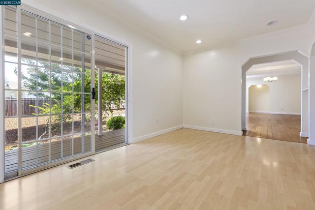 828 Bancroft Rd, Walnut Creek CA: https://media.crmls.org/mediaz/4002804b-b1a1-45d5-b587-ac11dae53f1e.jpg