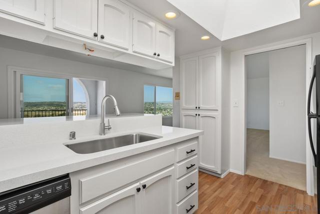 3606 Vista Rey, Oceanside CA: https://media.crmls.org/mediaz/4002a265-ce8c-4036-b2a4-9a3187ac92d7.jpg