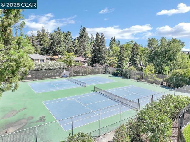 4782 Starflower Dr, Martinez CA: https://media.crmls.org/mediaz/4002b8cb-dee6-4042-9ef5-a6f38b45cbb3.jpg
