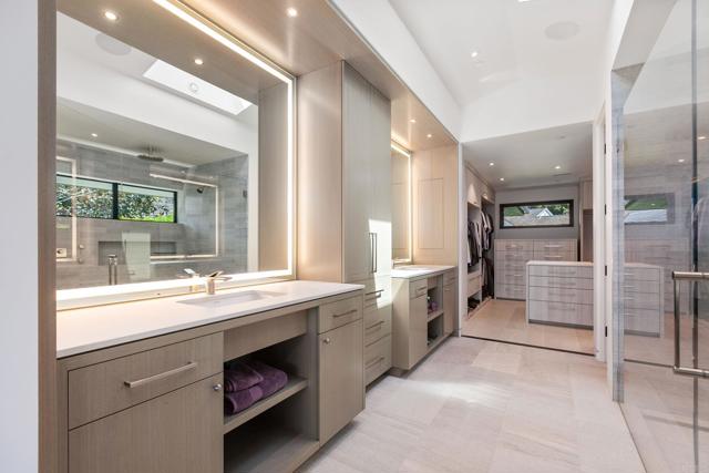 2045 Lowry Place, La Jolla CA: https://media.crmls.org/mediaz/4002f301-cdb4-4249-b90d-6d36679c0c56.jpg