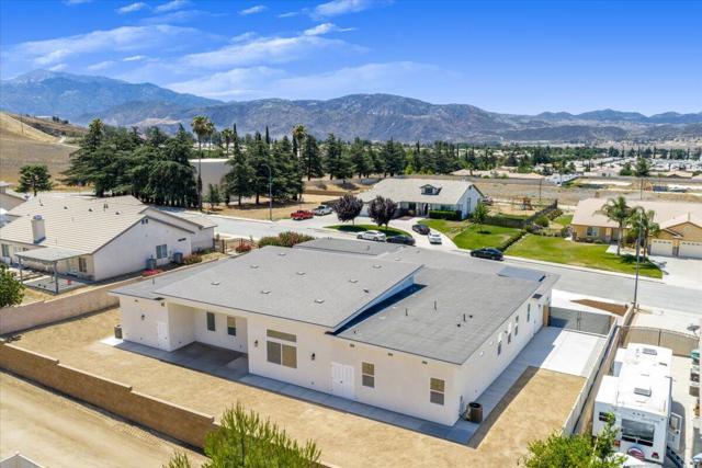 4195 Evergreen Lane, Banning CA: https://media.crmls.org/mediaz/400326c5-2eb8-475a-92a1-e85fe3e3d5cb.jpg