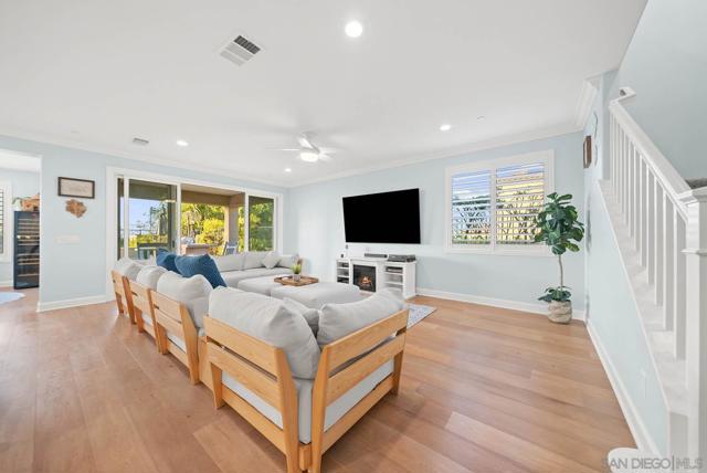 542 Adobe Estates Dr, Vista CA: https://media.crmls.org/mediaz/40036aaa-3d74-4e49-8616-2a7b60805a28.jpg