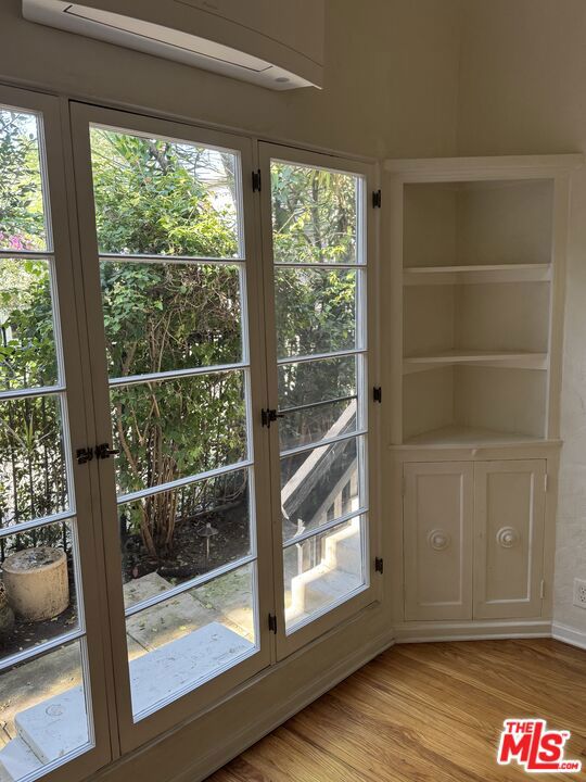 7917 Norton Avenue, West Hollywood CA: https://media.crmls.org/mediaz/40036c8e-5eac-4a6f-bace-f1bc06ef2d82.jpg