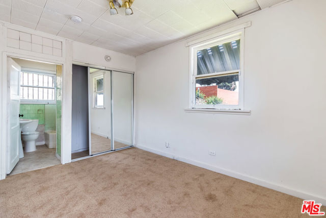 2115 CHARLOTTE Street, Los Angeles CA: https://media.crmls.org/mediaz/40037e63-7971-45ab-b46f-26f7da4b19f2.jpg