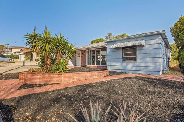 Detail Gallery Image 2 of 39 For 6114 Tarragona Dr, San Diego,  CA 92115 - 4 Beds | 2 Baths