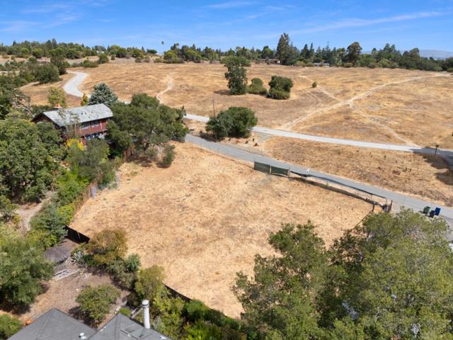 152 Alta Mesa Road, Woodside CA: https://media.crmls.org/mediaz/4003ddf1-4c26-4c74-8bf3-b941037e0a4e.jpg