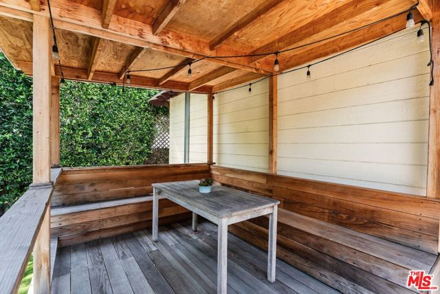 2130 W 27th Street, Los Angeles CA: https://media.crmls.org/mediaz/4003de89-a277-43b8-b265-2138e33562bc.jpg