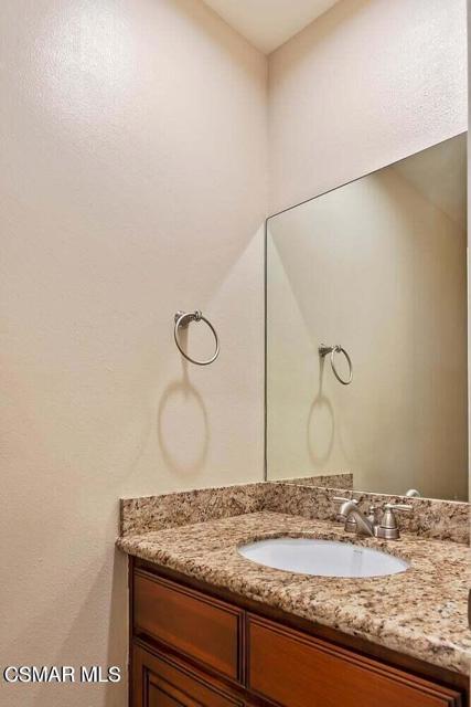 12 Sparrowhawk Lane, Oak Park CA: https://media.crmls.org/mediaz/40042d89-d9f6-4020-bf77-11656f33fd11.jpg