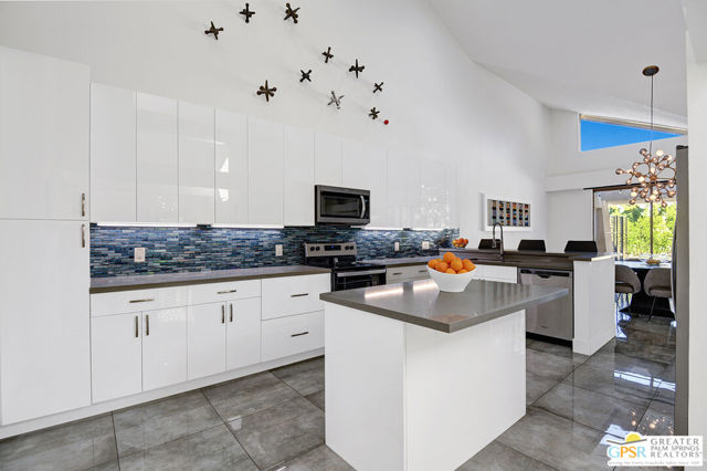 Image 9 of 33 For 186 Kavenish Drive