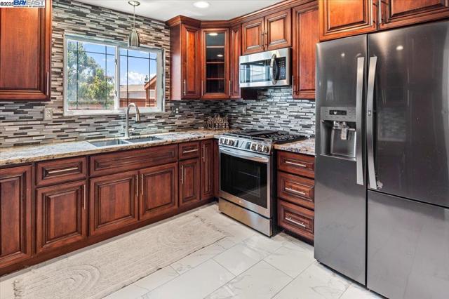 28399 CUBBERLEY CT, Hayward CA: https://media.crmls.org/mediaz/40055584-bd26-40e7-9d4f-e0797cafa3d8.jpg