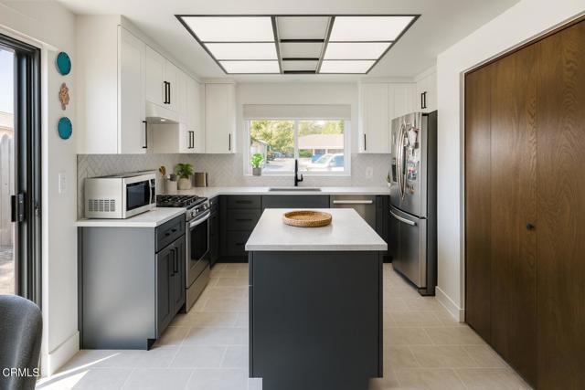 Detail Gallery Image 4 of 28 For 9050 Feather St, Ventura,  CA 93004 - 2 Beds | 2 Baths