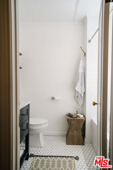 1242 S Barrington Avenue, Los Angeles CA: https://media.crmls.org/mediaz/40064f1a-ebef-43f6-9d4e-ab2fe2adb3f8.jpg