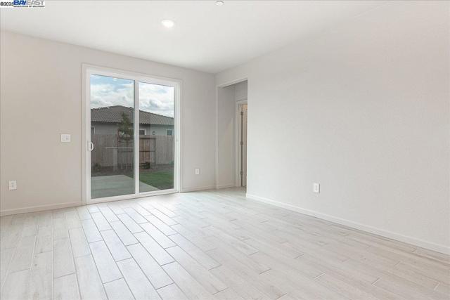 1710 Yukon Territory Ave, Manteca CA: https://media.crmls.org/mediaz/40068fd0-ae06-4706-af3d-62a835f8435f.jpg