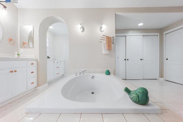 2744 Redbridge Rd, Tracy CA: https://media.crmls.org/mediaz/4006928d-844e-4558-9de5-f4ec26e502ae.jpg