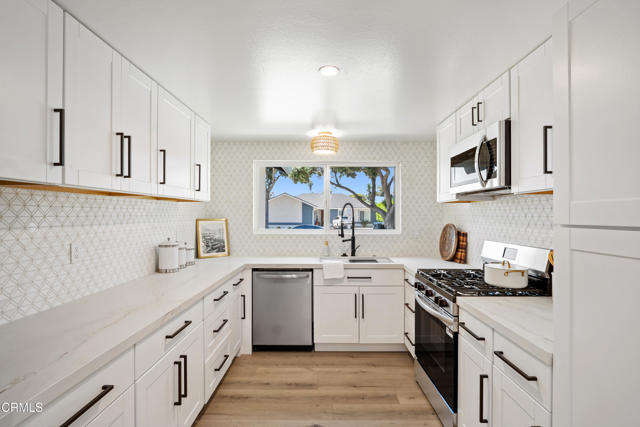 Detail Gallery Image 8 of 32 For 930 Topsail Ct, Oxnard,  CA 93035 - 4 Beds | 2 Baths