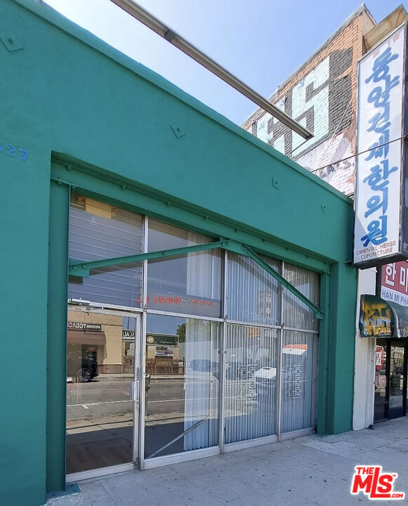 327 Western Avenue, Los Angeles, California 90020, ,Commercial Sale,For Sale,Western,24400019