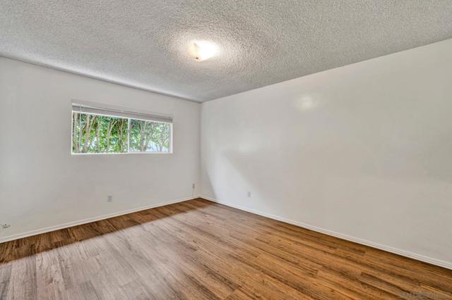 328 30 9th St, Del Mar CA: https://media.crmls.org/mediaz/4006f63c-aaff-40c7-83ac-3c991e839dc3.jpg