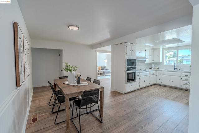 3354 S Francisco Way, Antioch CA: https://media.crmls.org/mediaz/4007ac56-eb16-4db7-b22f-aacfeeea6d65.jpg