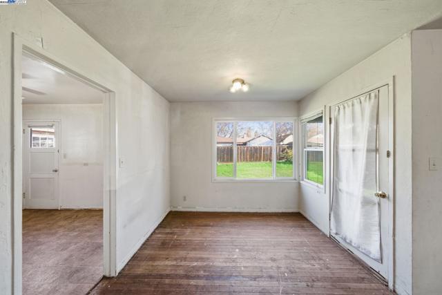 17472 Via Segundo, San Lorenzo CA: https://media.crmls.org/mediaz/4007b783-68b0-422f-8e0d-a5558ce0250f.jpg