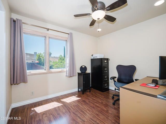 4380 N Skylark Court, Moorpark CA: https://media.crmls.org/mediaz/4007c90a-8477-43b4-9b9f-1ccfafa066b2.jpg