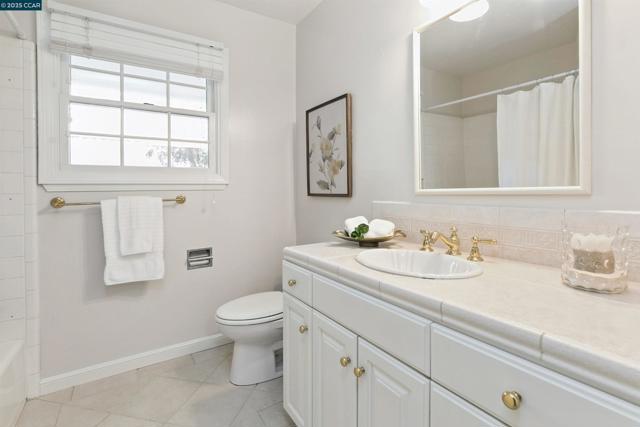 2646 Roundhill Dr, Alamo CA: https://media.crmls.org/mediaz/4007dce3-50ea-4121-9bdb-dc0de8033cf3.jpg