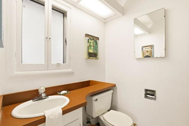 11 S Palomar Drive, Redwood City CA: https://media.crmls.org/mediaz/40081901-4ae7-48c0-a828-8499a563955f.jpg