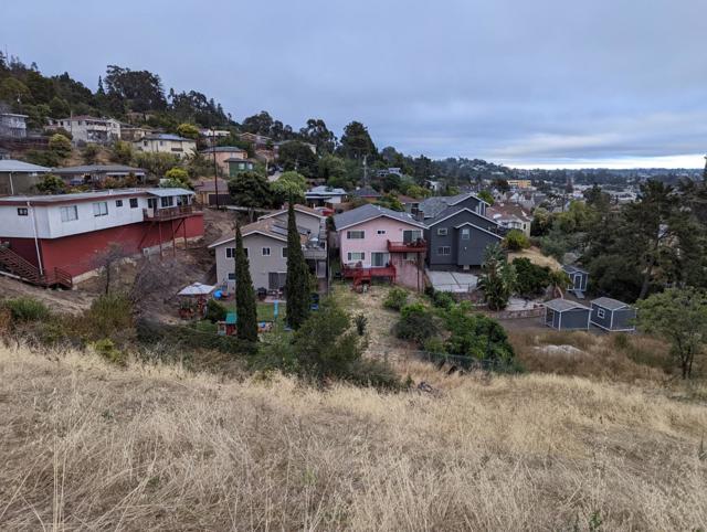7106 Outlook Avenue, Oakland CA: https://media.crmls.org/mediaz/400825a7-4fa5-4192-aa97-c167043971f9.jpg