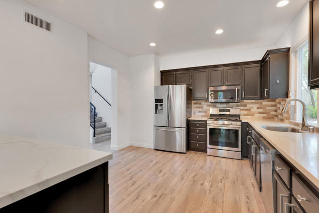 5503 Verona Ct  -  HsHProd-15
