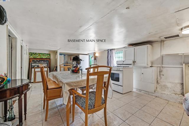 2309 High St, Oakland CA: https://media.crmls.org/mediaz/4008526f-bf03-483c-8d58-2b13290a50ce.jpg