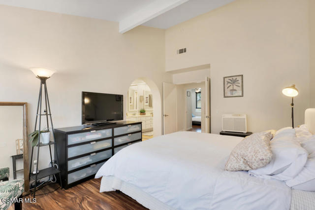 8235 Mason Avenue, Winnetka CA: https://media.crmls.org/mediaz/40093a58-2b82-4466-abba-0b3698b300fa.jpg