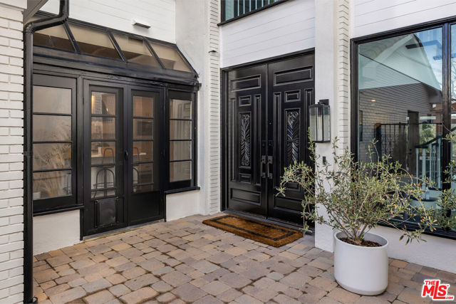 2241 Canyonback Road, Los Angeles CA: https://media.crmls.org/mediaz/4009656a-7057-48f7-83cb-581b3af3c794.jpg