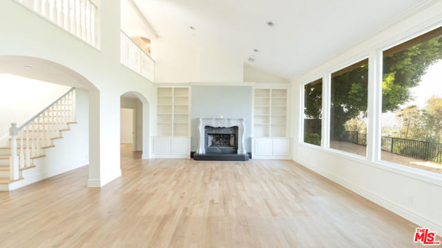 10900 Terryview Drive, Studio City CA: https://media.crmls.org/mediaz/4009c38b-08cd-4bfb-94db-44b06d824a2a.jpg